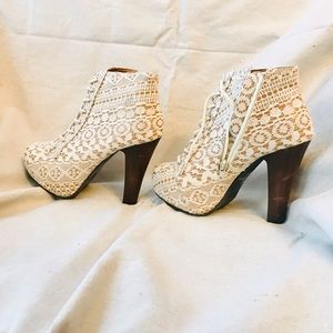 Size 7- Lace platform heels